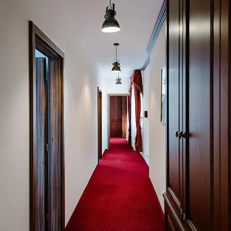 Hostel Petra In Historical Palace *