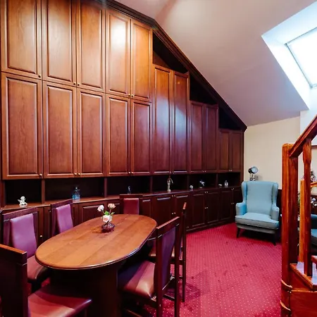 Petra In Historical Palace * Bratysława