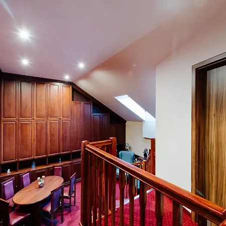 Hostel Petra In Historical Palace