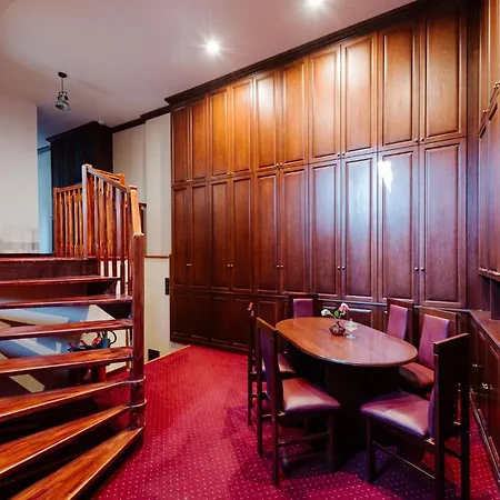 Petra In Historical Palace *